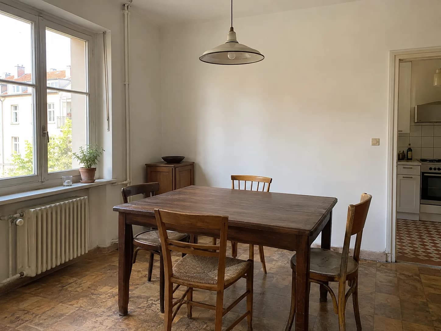 Ausgangsbild vor der Bearbeitung für Esszimmer mit KI gestalten