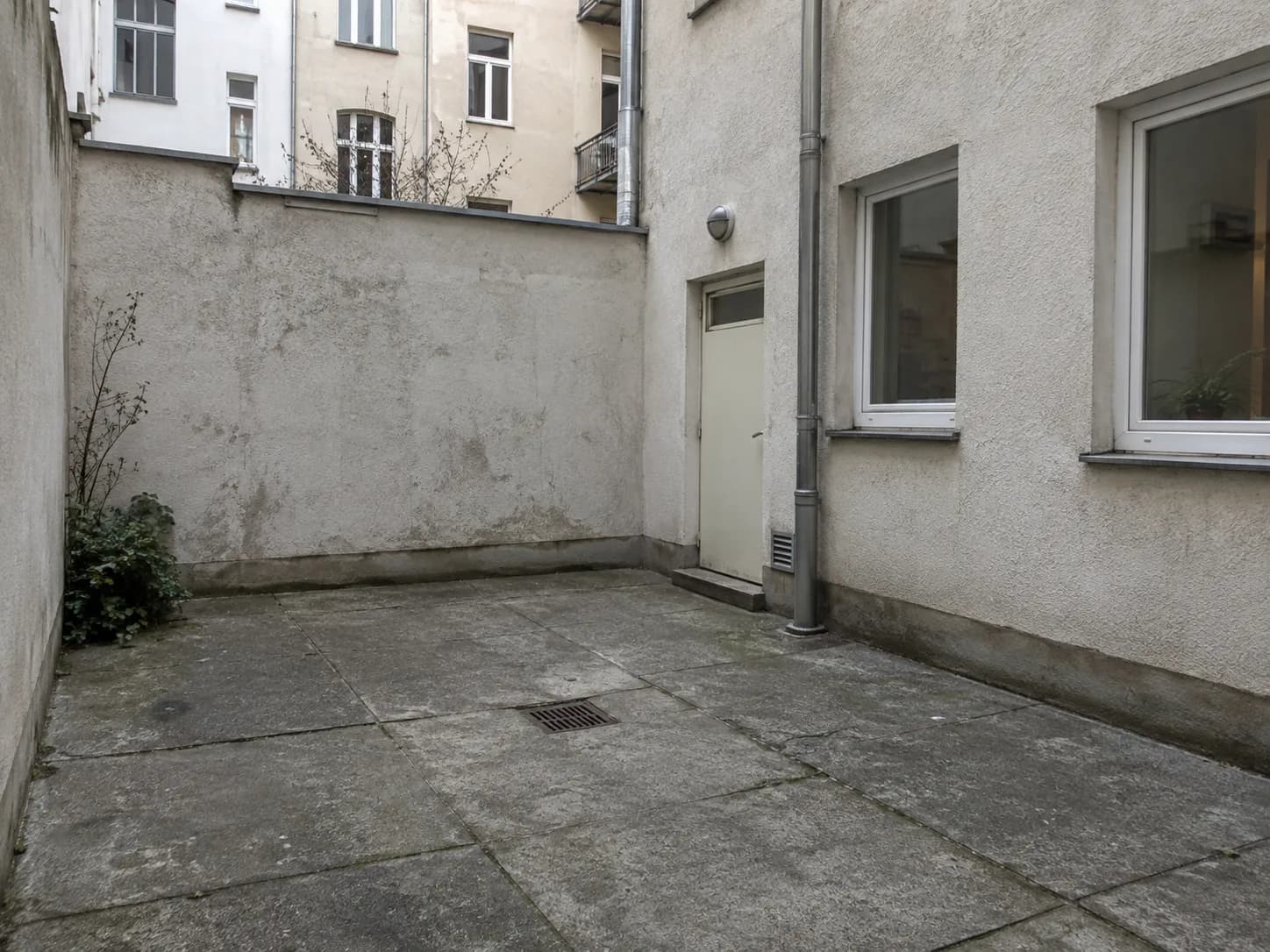 Ausgangsbild vor der Bearbeitung für Innenhof mit KI gestalten