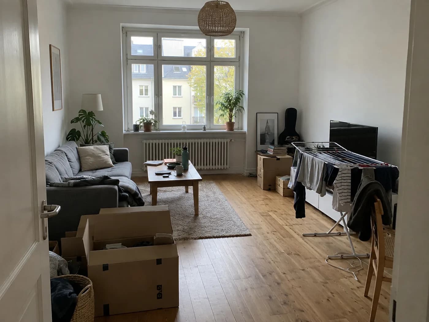 Ausgangsbild vor der Bearbeitung für Möbel aus Raumfoto entfernen